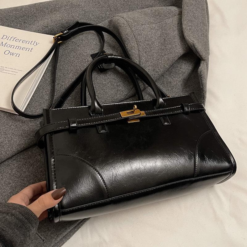 Large-capacity Bag Women's Autumn and Winter Versatile 2025 New Simple Shoulder Messenger Bag Portable Commuter Child and Mother Tote Bag