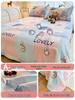 Copriletto Impermeabile a Quadri Blu Resistente ai Gatti: Repellente per Urina e Peli.