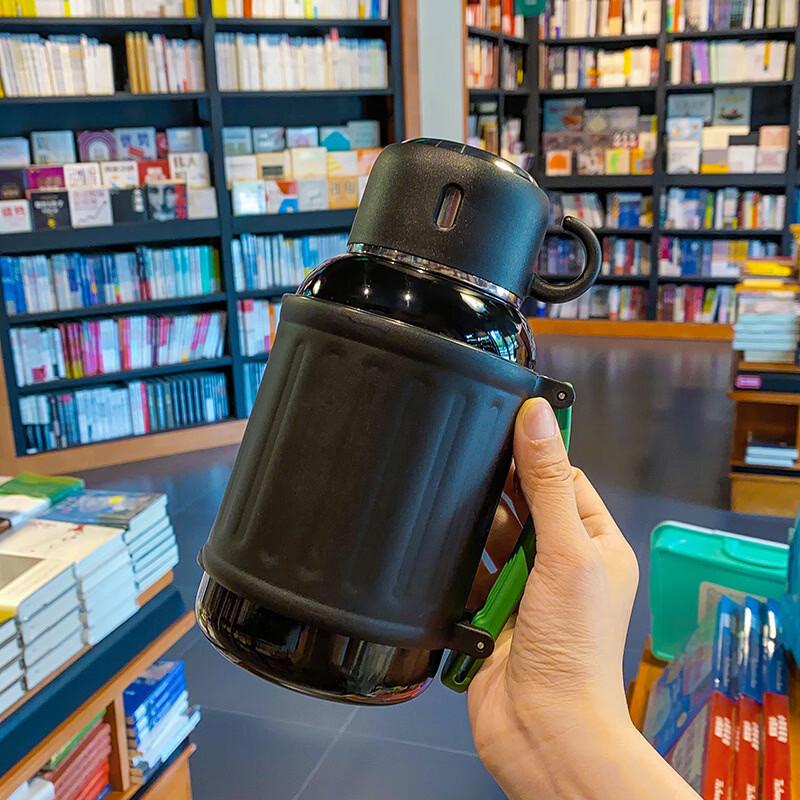 

Changqi Stainless Steel Portable Insulated Bottle with Strap