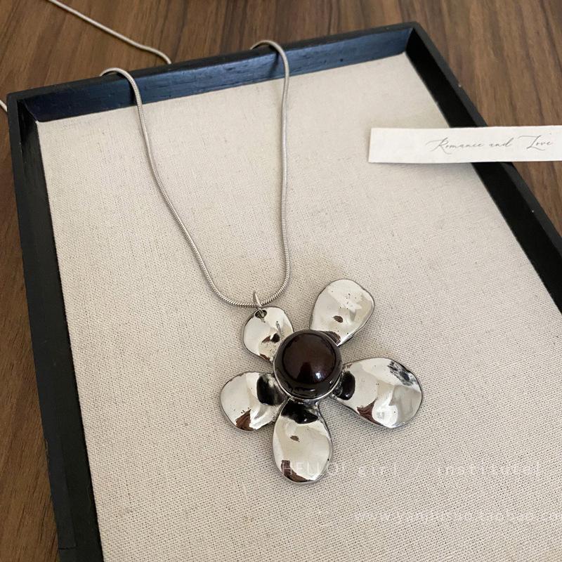 "Elegant Korean Titanium Steel Zircon Bow Necklace for Women"