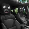 Ein zweiteiliges Set aus übertriebenen und lustigen Auto-Kopfstützenbezügen für 2026, mit witzigen Gesichtsausdrücken und coolen Dekorationen