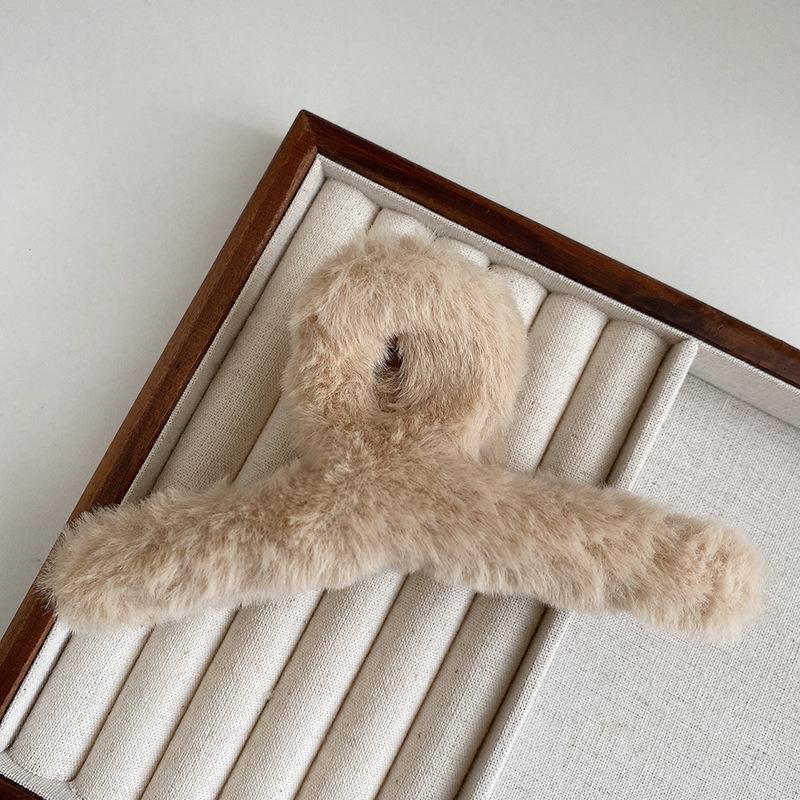 

Плюшевый зажим для волос Элегантные акриловые заколки для волос Заколка для волос из искусственного меха Заколка-краб Головной убор для женщин Девушек Зимние аксессуары для волос Size fits all