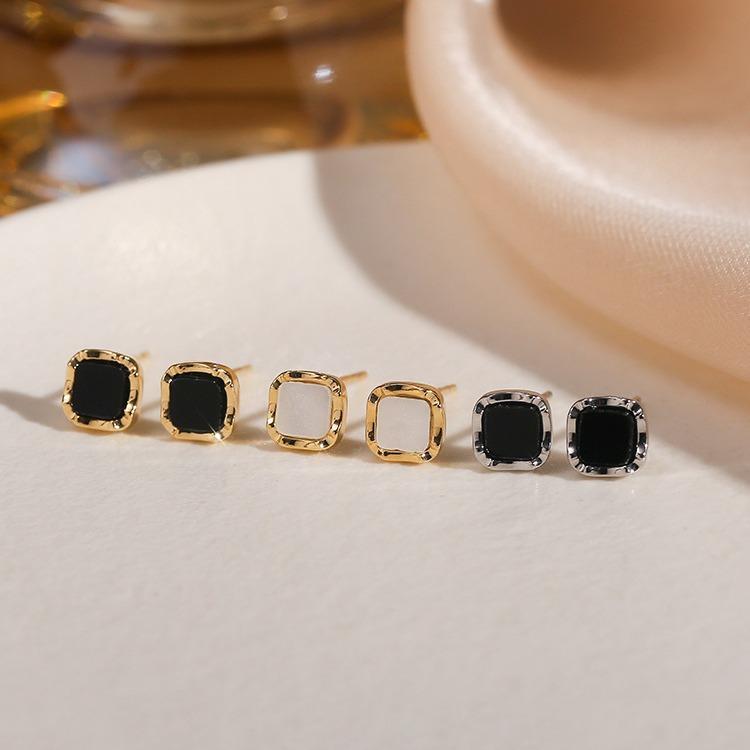 Black square small stud earrings women's sterling silver earrings, new popular exquisite temperament, advanced sense of nourishing ear hole earrings