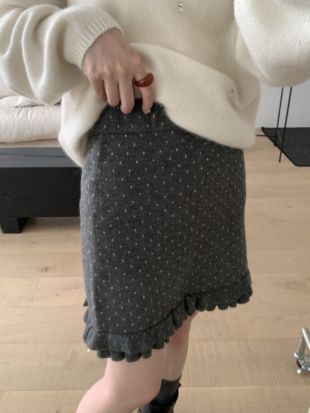 

Женская осенняя корейская вязаная юбка пэчворк в горошек 2025 - Черная, Эластичный пояс, Стройнящая, Короткая Medium темно-серого