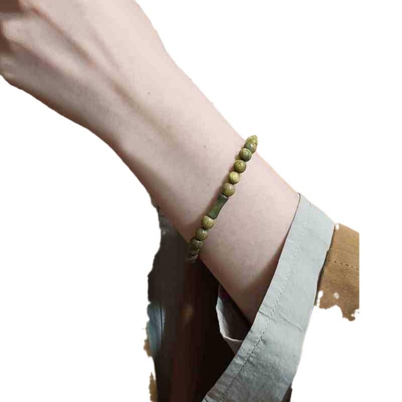 Natural Green Sandalwood Jade Knot Wooden Bracelet – Simple Multi-strand Stackable Design