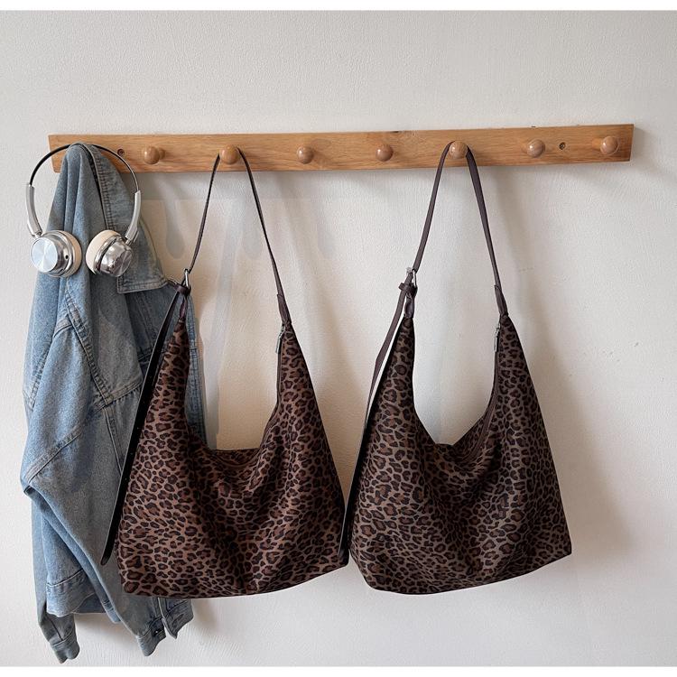 2025 New Retro Leopard Print Suede Tote: Large Capacity Autumn/Winter Shoulder Bag for Women - Korean Fashion Commute Style