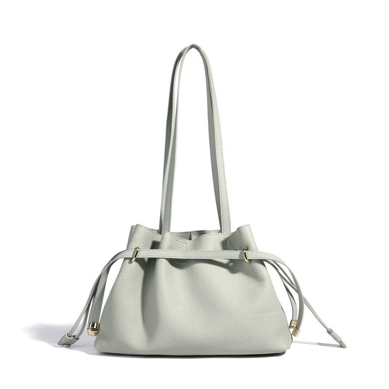 Spring and summer new bucket bag women's large-capacity mother and child bag pleated soft surface casual soft surface shoulder bag women's bag