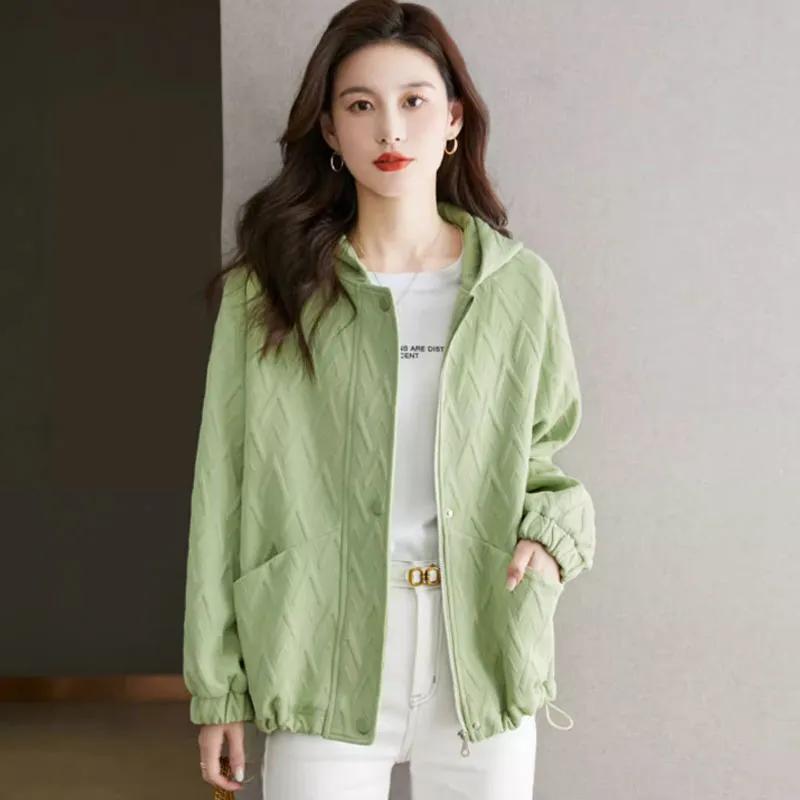 Schicke kurze Kapuzenjacke Damen der Saison Frühling Herbst Freizeitmantel Dünn Kleine Größe Mama Modejacke