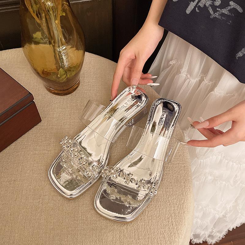 Xiaoxiangfeng square head open-toed cool slippers 2025 new rhinestone one-word slippers crystal thick heel slippers women's skirt