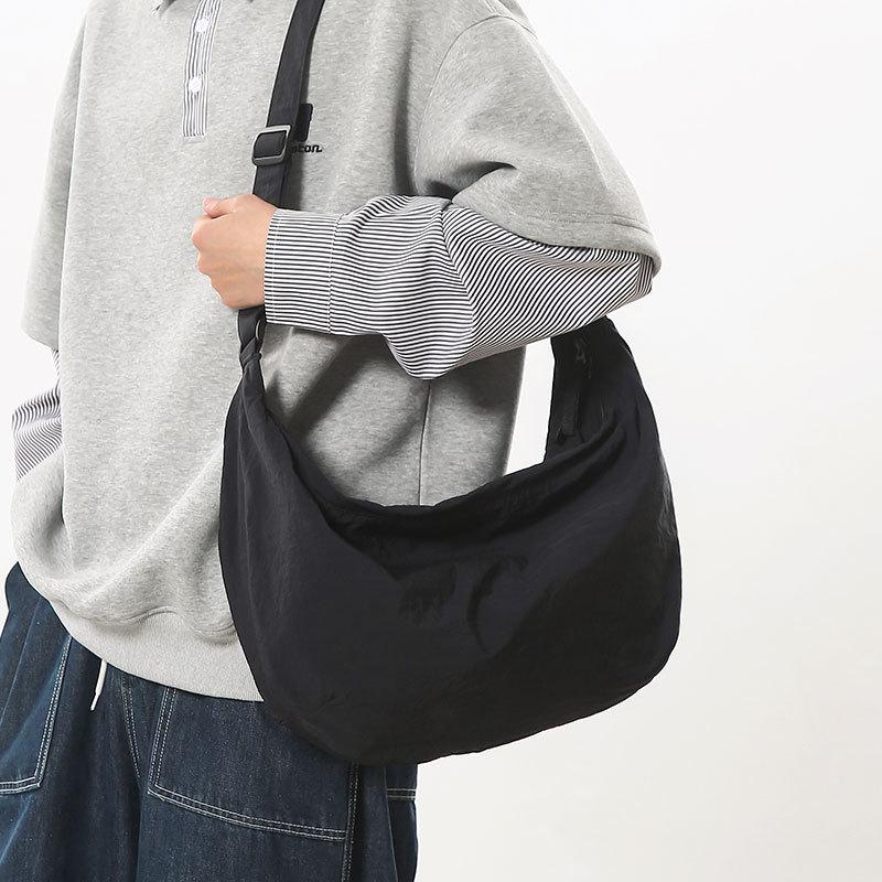 New Product Simple Solid Color Nylon Cloth Dumpling Bag Large Capacity Light Leisure Versatile Commuter Travel Messenger Bag
