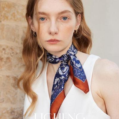 Foulard Quadrato Retro Paisley in Seta di Gelso – Accessorio Versatile in Seta da Donna per Primavera e Autunno.