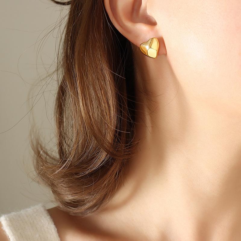 Gold-Plated Titanium Steel Heart-Shaped Diamond Stud Earrings: Versatile, Fashionable Niche Design for Women