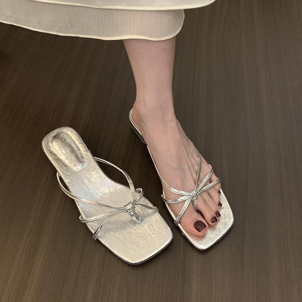 Klobige Absätze Silberne Zehenpartie Coole Hausschuhe Feenschuhe mit Rock Riemchensandalen