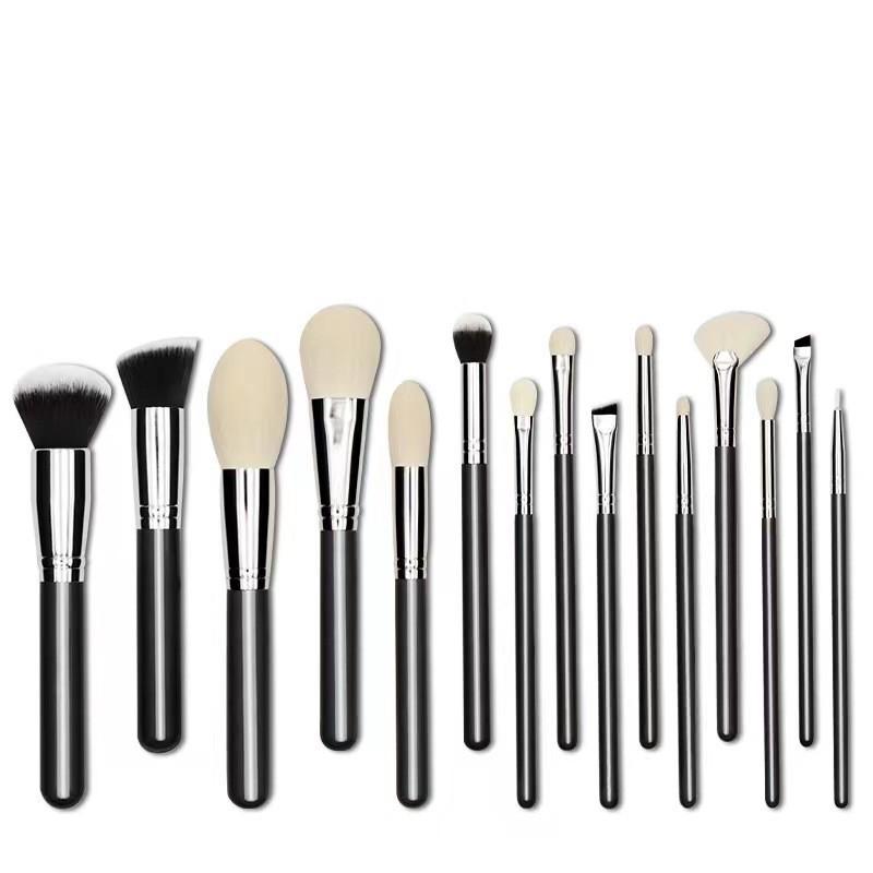 

Набор из 15 кистей для макияжа с деревянными ручками и мягким животным ворсом: Включает кисти для пудры, румян и теней для век