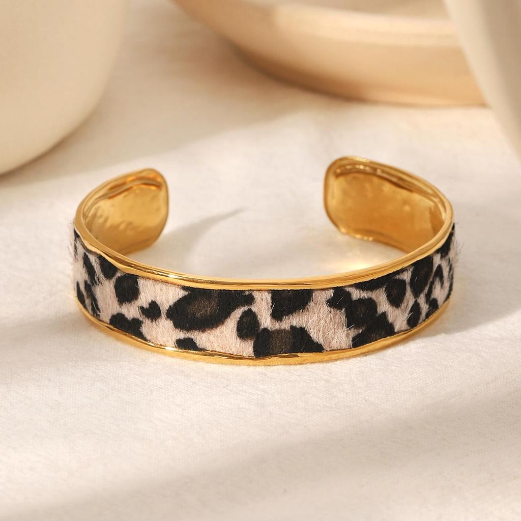 Bransoletka ze stali tytanowej w panterkę - Stylowa i trwała