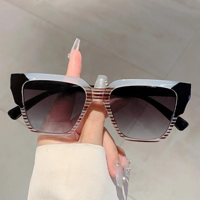 Fashion Leopard Sunglasses Square Trendy Design Women Sun Glasses Oversize Decoration Shades for Travelling Driving