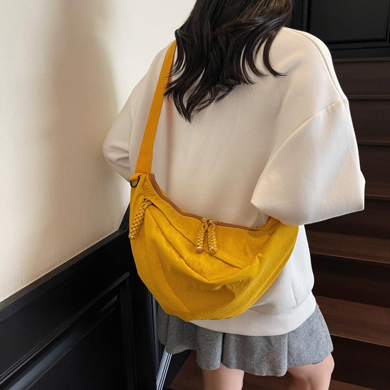 Casual Crossbody Bag for Women's Commuting, Large-capacity Fashionable and Sporty Dumpling Bag, Single-shoulder Bag