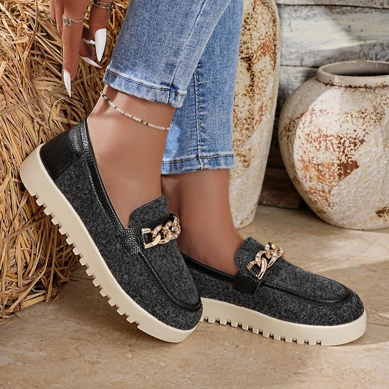 A New Style of Large-sized Thick-soled Casual Loafers with A Fashionable Chain, Single-foot Women's Shoes