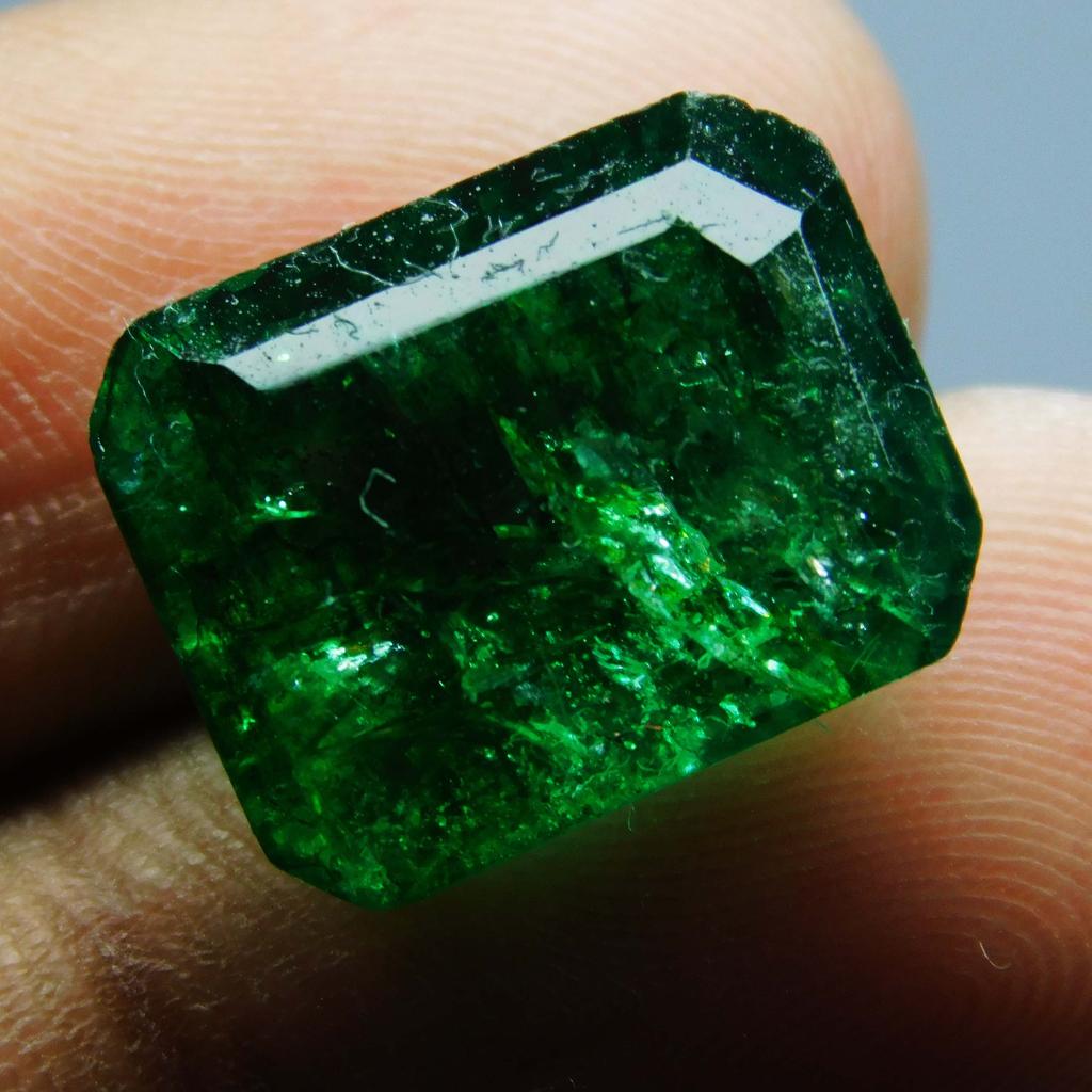 Natural Green Colombian Emerald Emerald Cut 9 Ct CERTIFIED Loose Gemstone A-3882