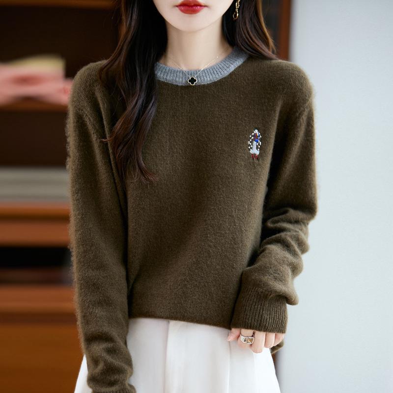 2025 Autumn/Winter Women's Plus Size Loose Embroidered Knit Sweater - Fashionable Temperament Top