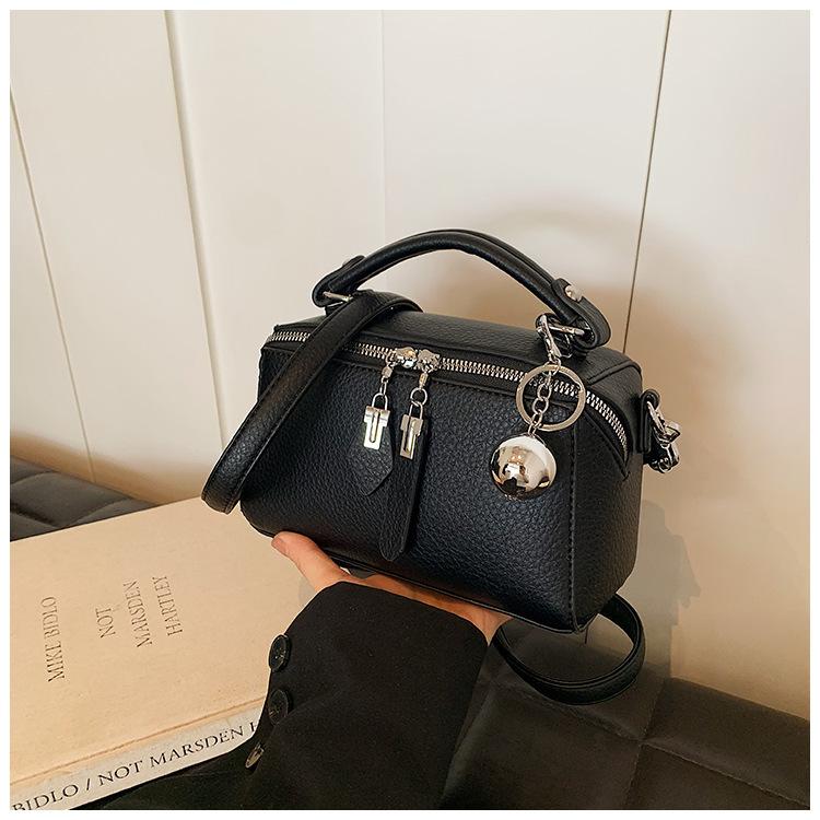 Fashionable and High-quality Handbag, Retro and Simple Boston Single-room Crossbody Small Square Bag