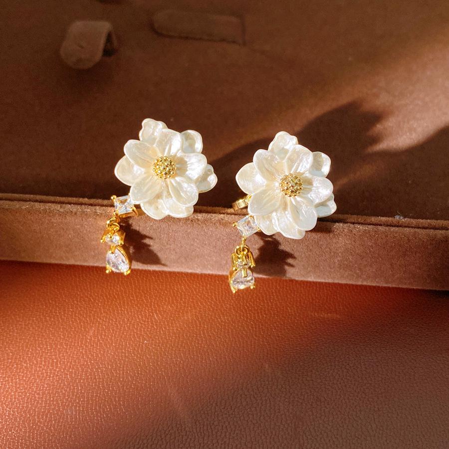 Elegant Silver Flower Ear Cuff: Sweet, Simple, and Versatile Earrings for Women
