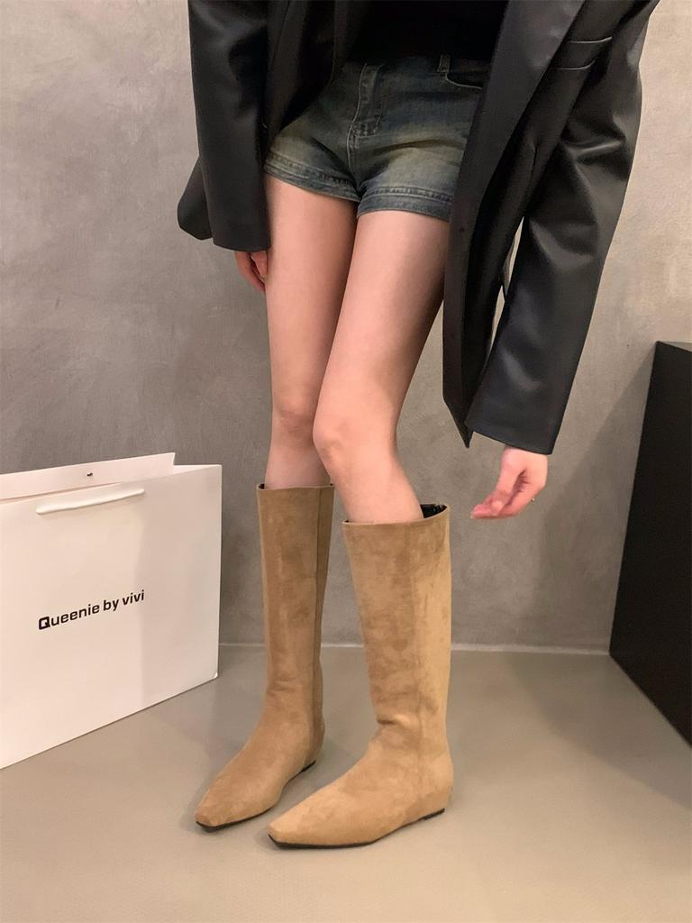 Wewnętrzne podwyższenie szpiczaste zamszowe cienkie buty do połowy łydki damskie buty 2025 jesień i zima aksamitne brązowe buty rycerskie