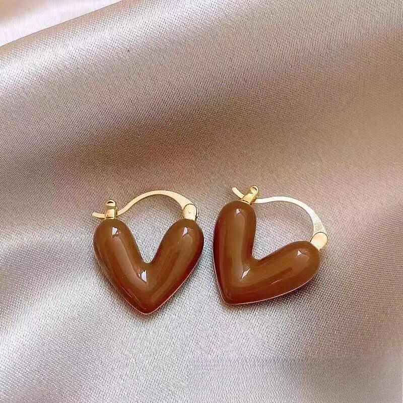 Pendientes de perlas de alta gama de moda Pendientes retro de nicho francés de lujo ligero Pendientes de perlas simples y versátiles para mujer