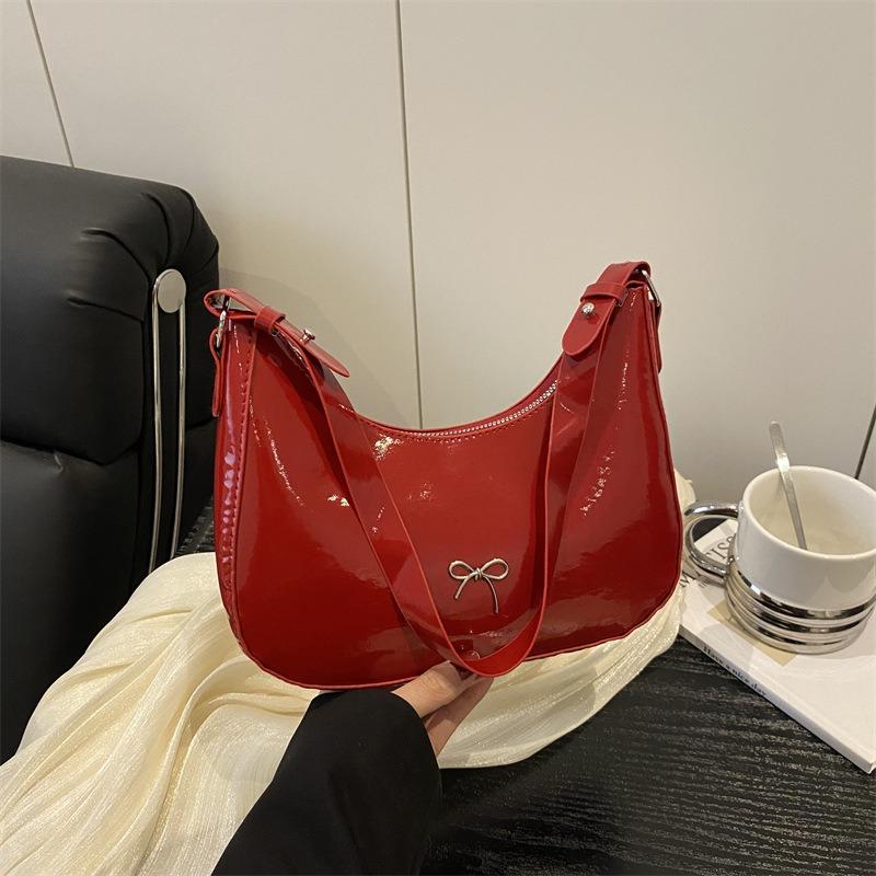 Feel underarm small bag women's summer new fashion versatile shoulder bag niche design baguette handbag