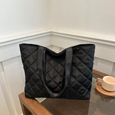 2025 New Diamond Retro Niche Design Underarm Bag Large Capacity Commuting Fashion Portable Shoulder Tote Bag
