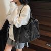 Schlaffe Denim-Großtasche Damenmode Große Tragetasche Herbst und Winter Vielseitige Ketten-Achseltasche