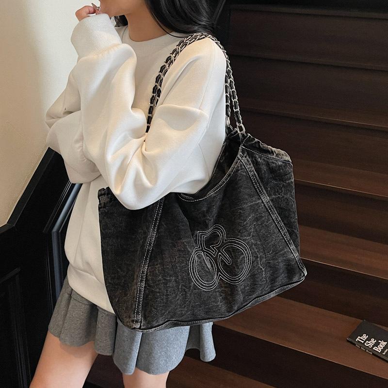 Schlaffe Denim-Großtasche Damenmode Große Tragetasche Herbst und Winter Vielseitige Ketten-Achseltasche
