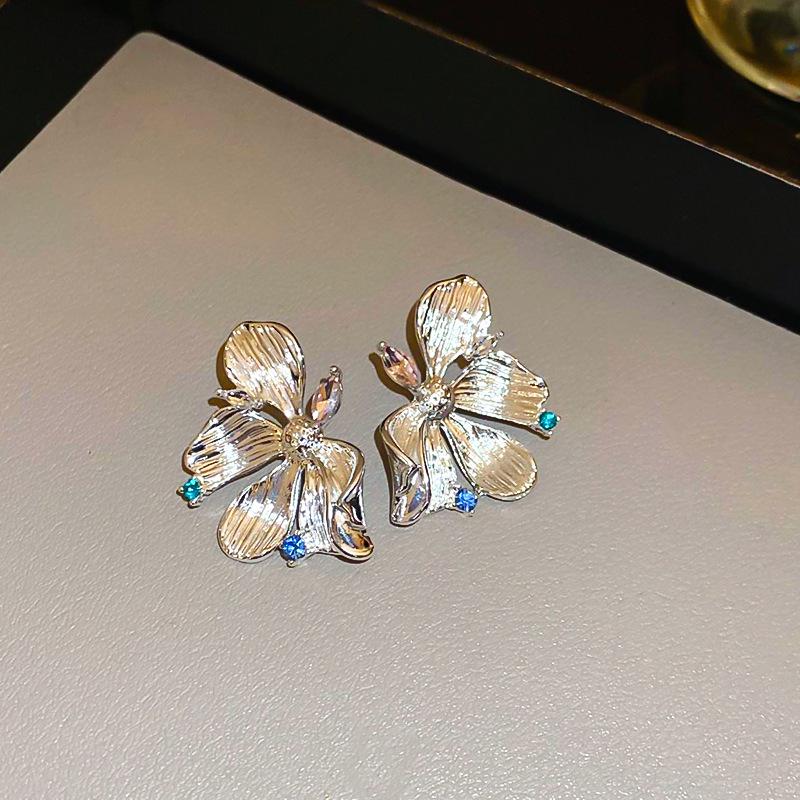Silver Needle High-End Tassel Earrings – Elegant, Fashionable, Simple Design with a Unique Touch.