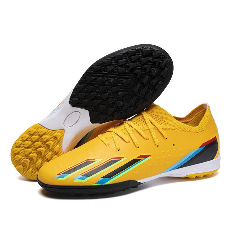 Seamless football shoes men's shoes flying knitting outdoor sports artificial grass training football shoes new futsal