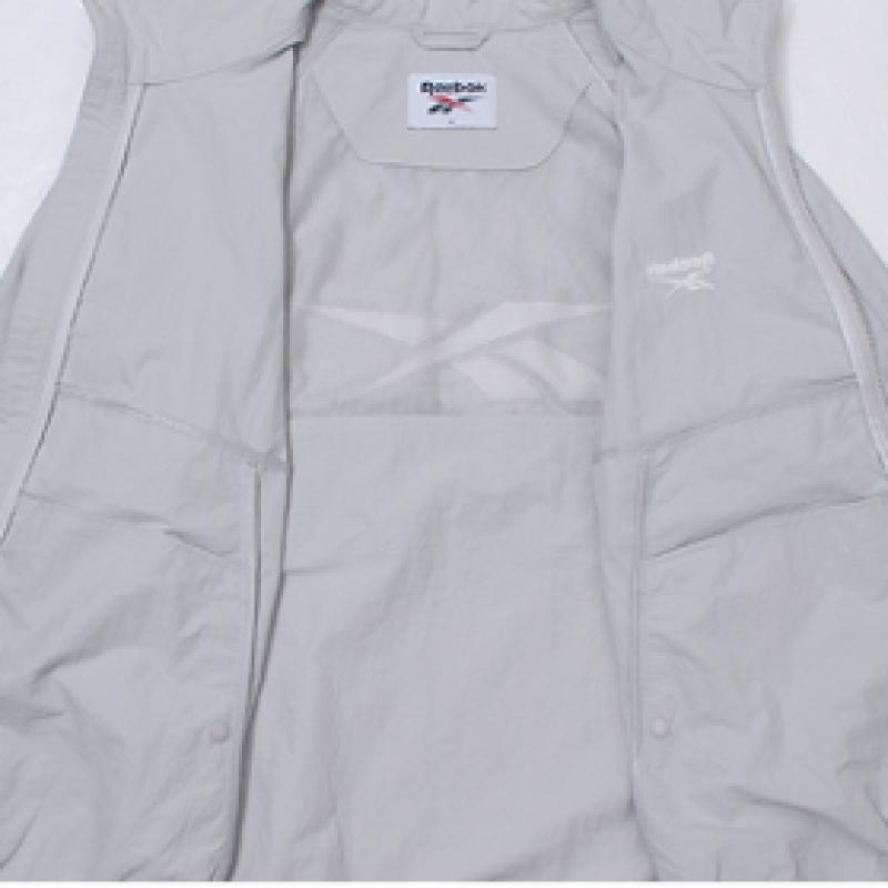 Reebok Essential Windbreaker Jumper Model