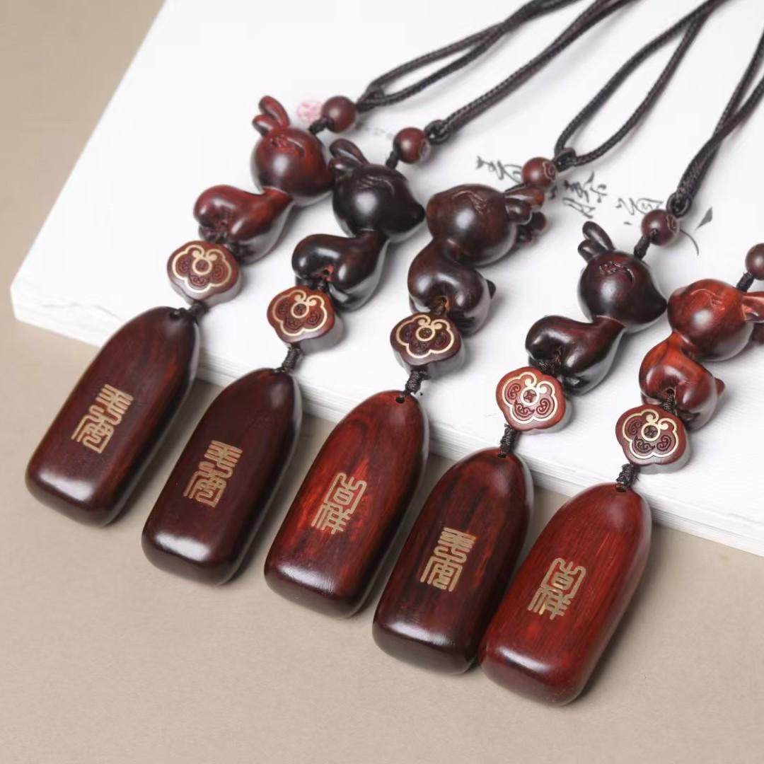 Xiaohongshu Red Sandalwood Deer Pendant for Car Console - Exquisite Gift for Safe Travels LY236356