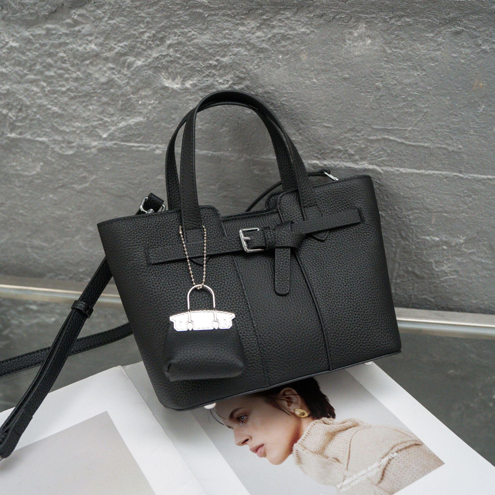 

Shoulder Women s Bag Large Capacity Portable Fashion Versatile Bag чорний