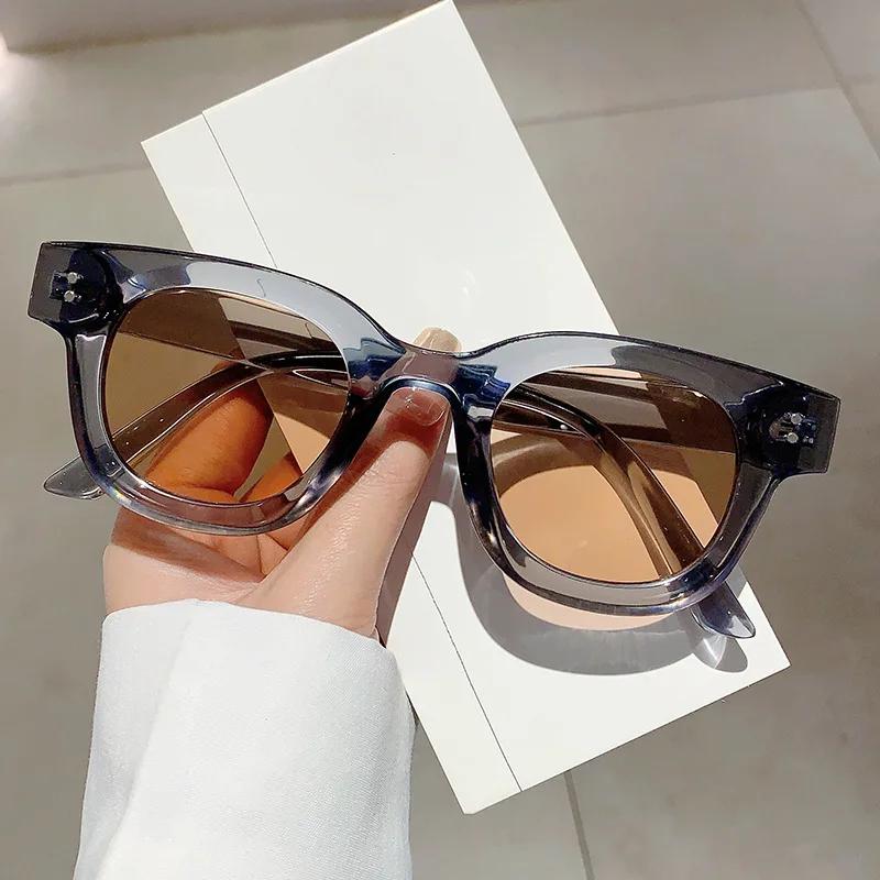 Vintage Trendy Square Sunglasses Women For Men Luxury Brand Designer Sun Glasses Punk Popular Classic Rivet Outdoor Shades