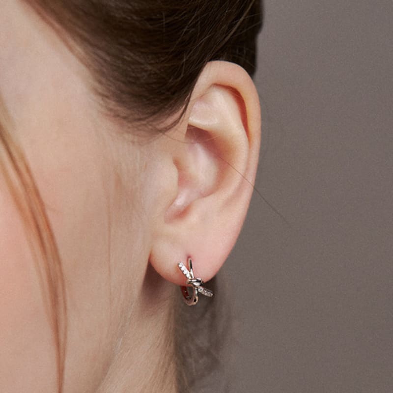 Hei ribbon knot one-touch earring