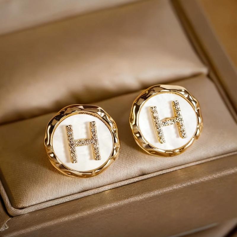 

H Letter Gold-Plated Stud Earrings, Alloy with Mother-of-Pearl & Rhinestone – Chic Daily Fashion Accessories for Ladies