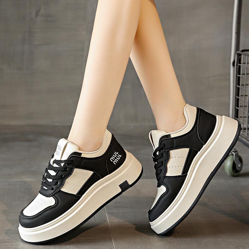 Muffin Platform White Shoes Women's Spring and Autumn 2025 New Korean Version Internet Celebrity Casual Student Board Shoes Women Ins Tide