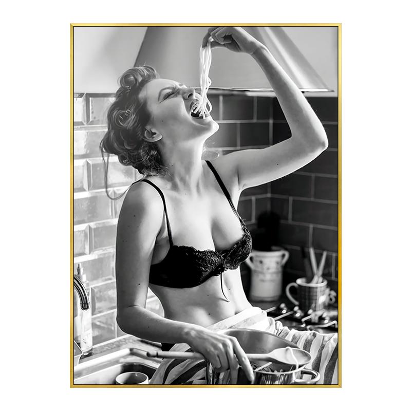 

Мода Сексуальная Женщина Ест Пасту Плакат Цитаты Кухни Черно-Белая Фотография Холст Картина Настенные Картины Декор Столовой Бар 40x50cm No Framed