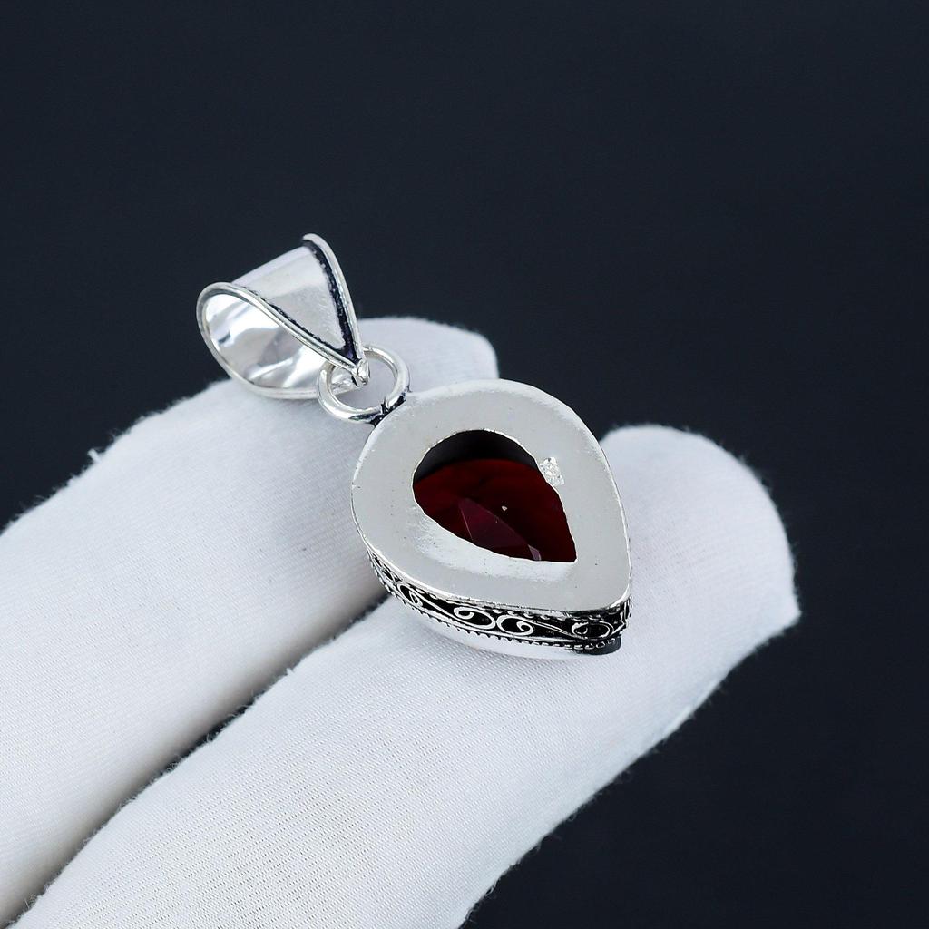 Pandantiv Unic cu Piatră Prețioasă Granat Roșu din Argint 925 Sterling - Design Pară Făcut Manual, Bijuterii pentru Purtare Zilnică, Cadou de Ziua de Naștere