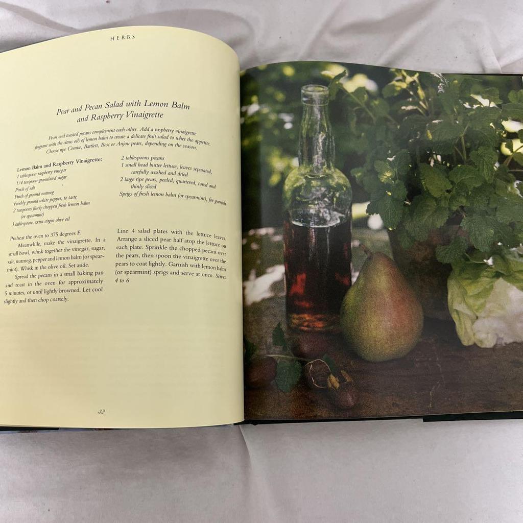[USED] HERBS A COUNTRY GARDEN COOKBOOK