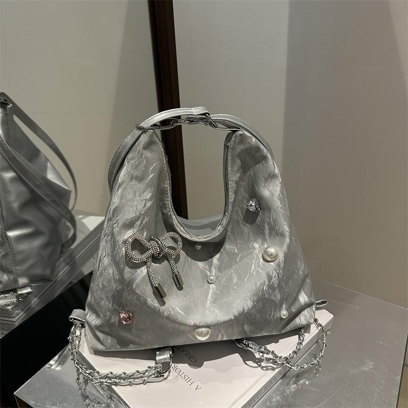 Fashionable Silver Bucket Bag With Pu Material For Daily Use And Street Style Appeal