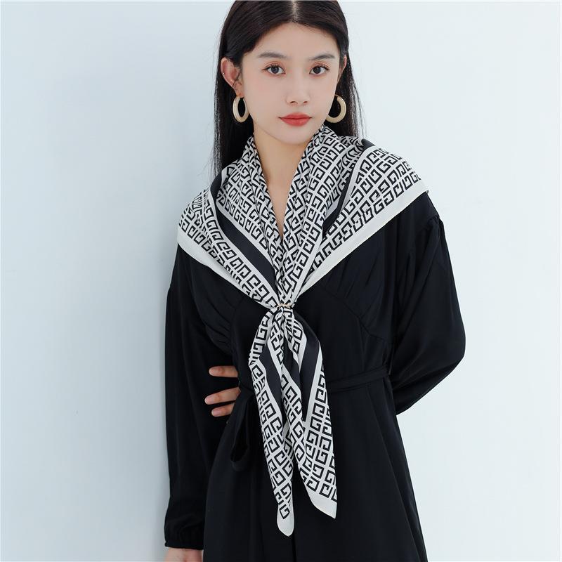 Light luxury temperament silk scarf women's new large square scarf twill silk 91cm travel shawl geometric color matching simple scarf new
