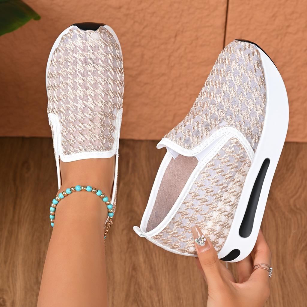 Fashion Woman Lightweight Sneakers Slip-on Platform Flat Loafers Ladies Casual Comfortable Elegant Mesh Shoes Outdoor Designer Sneakers