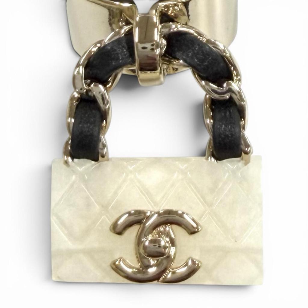 Excellent CHANEL Ring ring Matelassé Turnlock Bag Charm Ring white Women B23C Used