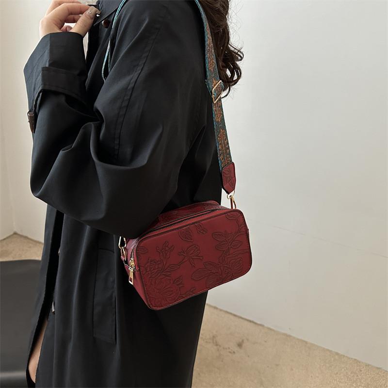 Elegant Modern Single Shoulder Crossbody Bag With Unique Design For Trendsetters