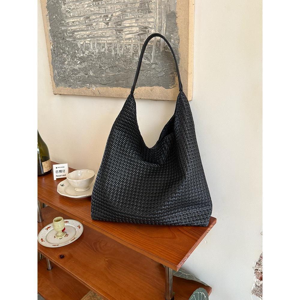 

Корейская ретро плетеная сумка-тоут женская 2025 новая модная сумка-ведро большой вместимости для通勤 через плечо